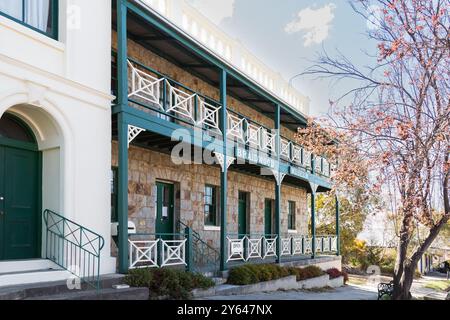 Allgemeine Fotos der Hauptstraße in Braidwood, Wallace Street, mit bezaubernden alten Geschäften, Pubs und allgemeinen Gebäuden. Eine historische Goldgräberstadt. Br Stockfoto