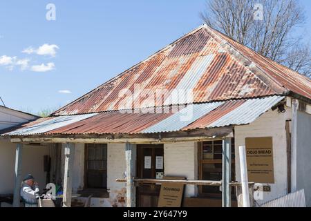 Allgemeine Fotos der Hauptstraße in Braidwood, Wallace Street, mit bezaubernden alten Geschäften, Pubs und allgemeinen Gebäuden. Eine historische Goldgräberstadt. Stockfoto