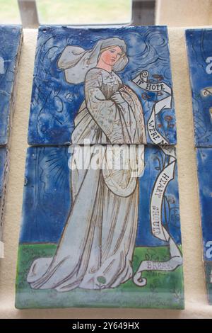 Keramikfliesen mit „The Legend of Goode Wimmen“ von Geoffrey Chaucer von Edward Burne-Jones für William Morris Stockfoto