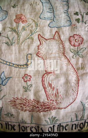 Tiger Tiger Burning Bright, Bettdecke entworfen von May Morris, gestickt von Jane Morris, ca. 1900, Seide auf Textil Stockfoto