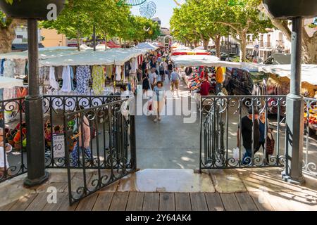 Sonntag wöchentlich traditioneller Freiluftmarkt, Meze, Herault, Occitanie, Frankreich, Europa Stockfoto