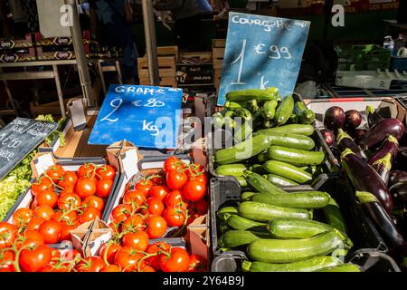 Sonntag wöchentlich traditioneller Freiluftmarkt, Meze, Herault, Occitanie, Frankreich, Europa Stockfoto