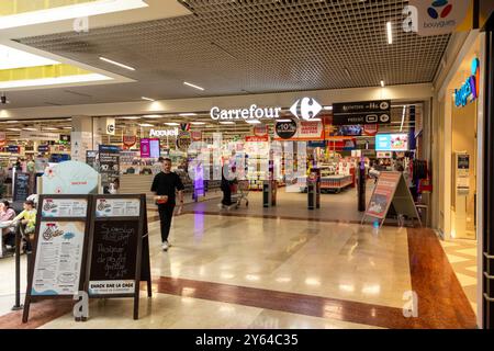 Carrefour Hypermarket in Centre Commercial (Einkaufszentrum), Balaruc le Vieux, Herault, Occitanie, Frankreich, Europa Stockfoto