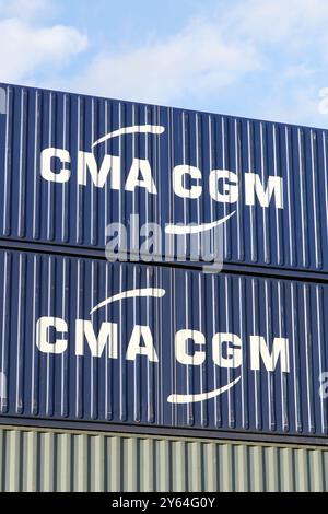 Kopenhagen, Dänemark – 10. September 2017: CMA CGM-Logo auf einem Container. CMA CGM ist ein französisches Versandunternehmen, das 1978 gegründet wurde Stockfoto