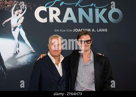 Essen, Deutschland. September 2024. Von links nach rechts Regisseur Joachim LANG, Schauspieler Sam RILEY, Filmpremiere CRANKO in der Lichtburg in Essen, 23. September 2024. Quelle: dpa/Alamy Live News Stockfoto