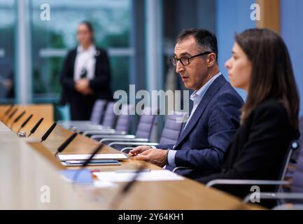 CEM Oezdemir, Bundesminister für Landwirtschaft und Ernaehrung, gibt spricht in der Bundespressekonferenz zur Vorstellung des Ernaehrungsreports 2024 in Berlin, 24.09.2024. Berlin Deutschland *** Cem Oezdemir, Bundesministerin für Landwirtschaft und Ernährung, spricht auf der Bundespressekonferenz zur Präsentation des Ernährungsberichts 2024 in Berlin, 24 09 2024 Berlin Deutschland Copyright: XJulianexSonntagx Stockfoto