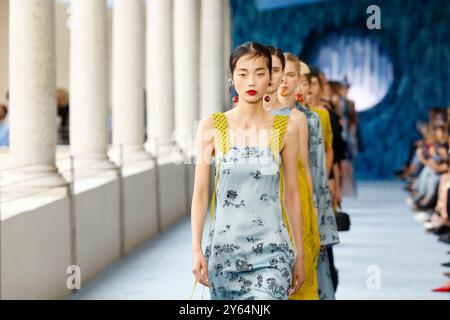 HUI Start- und Landebahn im Frühjahr/Sommer 2025 während der Milan Fashion Week am 2024. September - Mailand, Italien 22/09/2024 Stockfoto