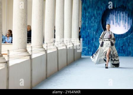 HUI Start- und Landebahn im Frühjahr/Sommer 2025 während der Milan Fashion Week am 2024. September - Mailand, Italien 22/09/2024 Stockfoto