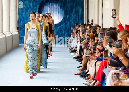 HUI Start- und Landebahn im Frühjahr/Sommer 2025 während der Milan Fashion Week am 2024. September - Mailand, Italien 22/09/2024 Stockfoto