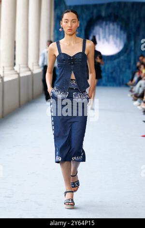 HUI Start- und Landebahn im Frühjahr/Sommer 2025 während der Milan Fashion Week am 2024. September - Mailand, Italien 22/09/2024 Stockfoto