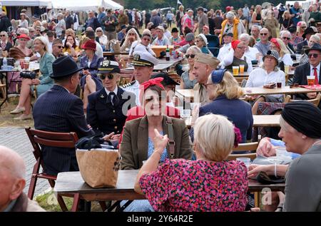 Vierziger Jahre Wochenende, holt Bahnhof, Nord norfolk, england Stockfoto