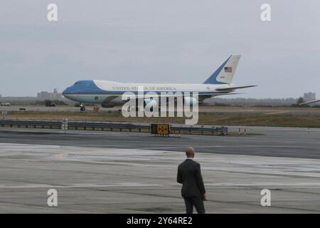 New York, USA, 23. September 2024: Präsident Joe Biden kommt an Bord der Air Force One in New York an und fährt mit Marine One ab. Foto: Giada Papini Rampelotto/EuropaNewswire Stockfoto