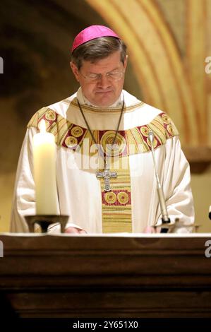 Stephan Burger beim Gottesdienst zur Herbst-Vollversammlung der Deutschen Bischofskonferenz in der Michaelskirche. Fulda, 24.09.2024 *** Stephan Burger im Rahmen der Herbstversammlung der Deutschen Bischofskonferenz in St. Michaels Kirche, Fulda, 24 09 2024 Foto:XP.xBackx/xFuturexImagex gottesdienst 4903 Stockfoto