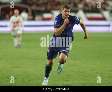 Spanisches La Liga EA Sports Fußballspiel Rayo Vallecano gegen Atletico de Madrid im Vallecas Stadion in Madrid, Spanien. September 2024. Sorloth 900/Cordon Press Credit: CORDON PRESS/Alamy Live News Stockfoto