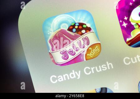 OSTRAVA, TSCHECHIEN – 27. JULI 2024: Das mobile App-Spiel „Candy Crush Saga“ wurde auf iOS-Geräten installiert Stockfoto