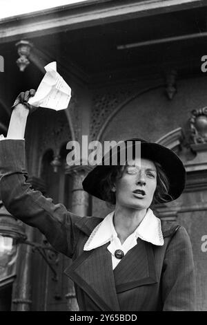 Vanessa Redgrave in „Oh What a Lovely war“ spielte die Rolle der berühmten britischen Suffragette Sylvia Pankhurst während des Krieges von 1914-1918, die berühmt wurde für ihre Kampagne für „Vots for Women“ Brighton, Sussex, England - 25. Juli 1968 Stockfoto