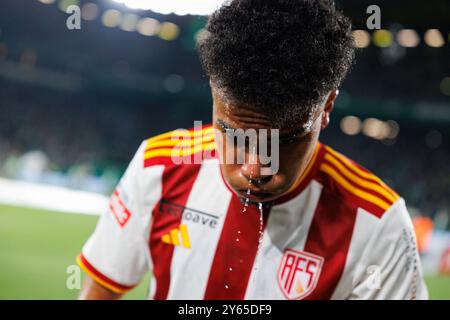 Lissabon, Portugal. September 2024. Gustavo Assuncao (AVS) wurde während des Spiels der Liga Portugal zwischen den Teams Sporting CP und AVS Futebol SAD im Estadio Jose Alvalade gesehen. Endpunktzahl 3:0 (Foto: Maciej Rogowski/SOPA Images/SIPA USA) Credit: SIPA USA/Alamy Live News Stockfoto