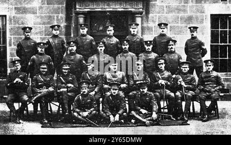 Vertreter des britischen Fortschritts in der militärischen Luftfahrt : Offiziere und NCO des 2nd ( Second ) Squadron Royal Flying Corps , Montrose 17 Januar 1914 Stockfoto