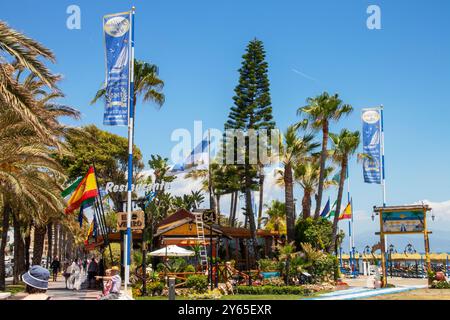 Torremolinos, Spanien, Andalusien, Costa del Sol - 21. Mai 2019. Die Strandbar 'El Velero' gilt als Wahrzeichen. Es gibt Teiche, unzählige Blumen, Stockfoto