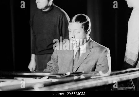 Der amerikanische Jazzpianist Erroll Garner trat in Paris auf. Dezember 1965 Stockfoto