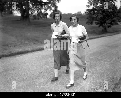 Charity Golf im Moor Park Golf Club - Miss Pamela Schreiber und Mrs. R Myddelton. 1930er Jahre Stockfoto