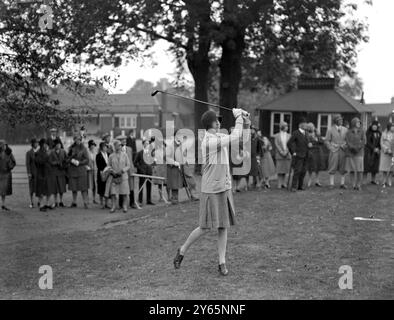 Ladies Autumn Foursomes in Ranelagh - Miss Justice fährt ab. 1929 Stockfoto