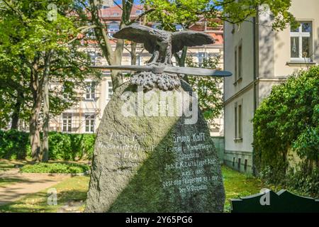 Grabstein Grab Kalff, Kampfflieger im 1. Weltkrieg, Invalidenfriedhof, Scharnhorststraße, Mitte, Berlin, Deutschland *** Grabstein Grabstein Kalff, Kampfpilot im 1. Weltkrieg, Invalidenfriedhof, Scharnhorststraße, Mitte, Berlin, Deutschland Stockfoto