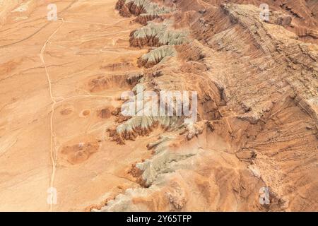 Ein Luftbild, das die komplizierten Strukturen und die atemberaubende Geologie des Goblin Valley State Park in Utah, USA, mit seinem faszinierenden Felsformat zeigt Stockfoto