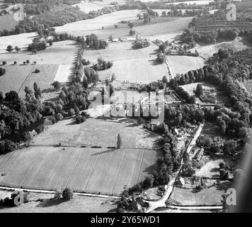 Luftaufnahme von Chiddingstone Castle, Hever, Kent, England 15. September 1962 Stockfoto