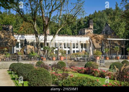 Ruine, ausgebranntes Teehaus, Englischer Garten, Park, großer Tiergarten, Tiergarten, Mitte, Berlin, Deutschland *** Ruine, ausgebranntes Teehaus, englischer Garten, Park, großer Tiergarten, Tiergarten, Mitte, Berlin, Deutschland Stockfoto