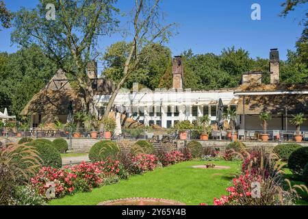 Ruine, ausgebranntes Teehaus, Englischer Garten, Park, großer Tiergarten, Tiergarten, Mitte, Berlin, Deutschland *** Ruine, ausgebranntes Teehaus, englischer Garten, Park, großer Tiergarten, Tiergarten, Mitte, Berlin, Deutschland Stockfoto