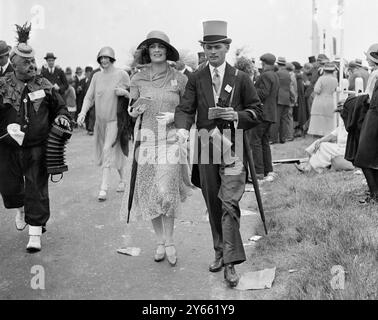 Beim Royal Ascot Race Meeting - Mr. Und Miss Pole Carew. 1925 Stockfoto