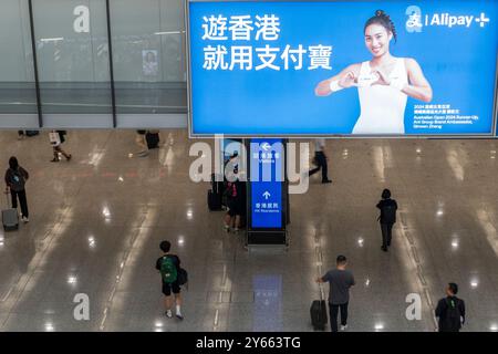 Werbung für Alipay am internationalen Flughafen Hongkong. Stockfoto