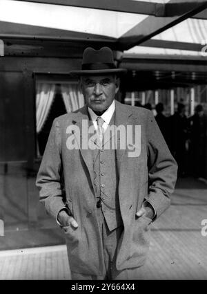 JP Morgan, der amerikanische Finanzier an Bord seiner Yacht ' Corsair ' bei Ankunft in Southampton. Er wurde eingeladen, bei der Queen am 28. Juli 1937 in Balmoral zu bleiben Stockfoto