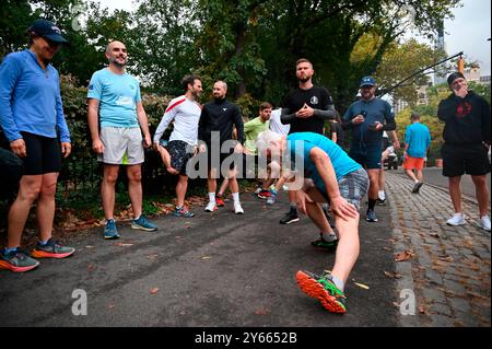 New York, Usa. September 2024. Der tschechische Präsident Petr Pavel zieht sich vor einem Morgenlauf im Central Park während seines Besuchs in den USA am 24. September 2024 in New York, USA. Quelle: Alzbeta Souckova/CTK Photo/Alamy Live News Stockfoto