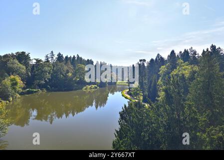 Pruhonice Park und Schlosskomplex, nationales Kulturdenkmal und UNESCO-Weltkulturerbe, einer der schönsten Parks in Prag, Tschechische Republi Stockfoto