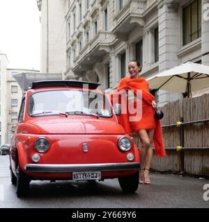 Gastposierung für Fotografen auf der Del Core Modenschau während der Mailand Modenwoche Frauen im Frühling Sommer 2025 Stockfoto