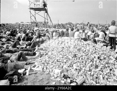 Ryde Isle of Wight : 'Tent City' Tausende von Popfans aus aller Welt nahmen an dem Three Day Pop Festival Teil. Höhepunkt ist der große amerikanische Folk-Sänger Bob Dylan.30. August 1969 Stockfoto