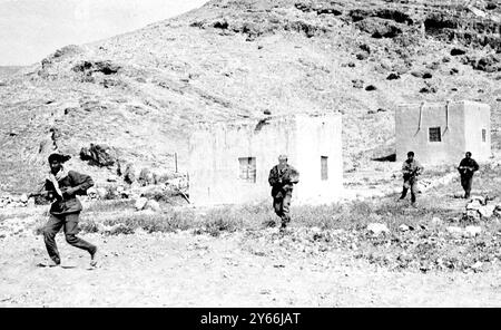 Das Aufstrebende Arabische Kommando. Das Fedayeen (arabisches Kommando) ist eine wichtige Streitmacht im Nahen Osten. Im elften Monat seit dem Arabischen Israelischen Krieg am 7. Mai 1968 zeigt das Bild verschiedene Phasen ihrer Ausbildung Stockfoto