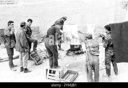 Das Aufstrebende Arabische Kommando. Das Fedayeen (arabisches Kommando) ist eine wichtige Streitmacht im Nahen Osten. Im elften Monat seit dem Arabischen Israelischen Krieg am 7. Mai 1968 zeigt das Bild verschiedene Phasen ihrer Ausbildung Stockfoto