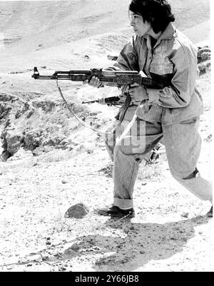 Das Aufstrebende Arabische Kommando. Das Fedayeen (arabisches Kommando) ist eine wichtige Streitmacht im Nahen Osten. Im elften Monat seit dem Arabischen Israelischen Krieg am 7. Mai 1968 zeigt das Bild ein junges arabisches Mädchen in Ausbildung Stockfoto