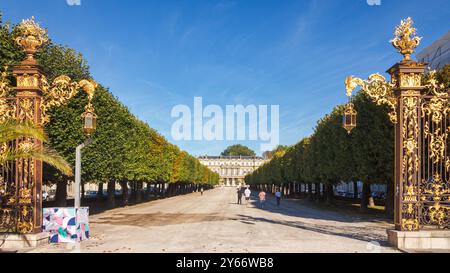 NANCY, FRANKREICH - 25. SEPTEMBER 2023: Goldenes Tor auf dem Platz Stanislas. Stockfoto