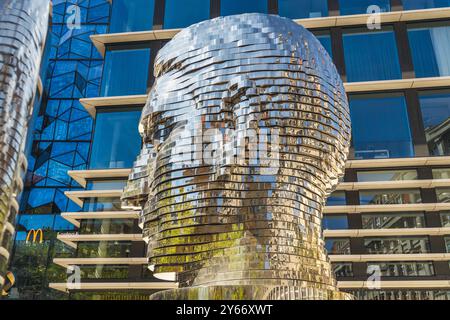 PRAG, TSCHECHISCHE REPUBLIK - 8. MAI 2023: Der Kopf von Franz Kafka, bewegliche Statue von Kafka. Stockfoto