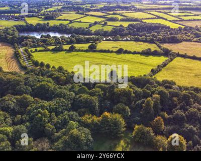 Ein ariel-Foto vom Shipley Country Park mit Mapperley Reservoir am Horizont. Stockfoto