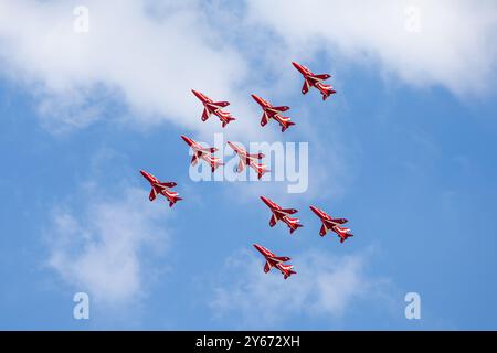 Royal Air Force – das Aerobatic Team „Red Arrows“ tritt beim Royal International Air Tattoo 2024 auf. Stockfoto