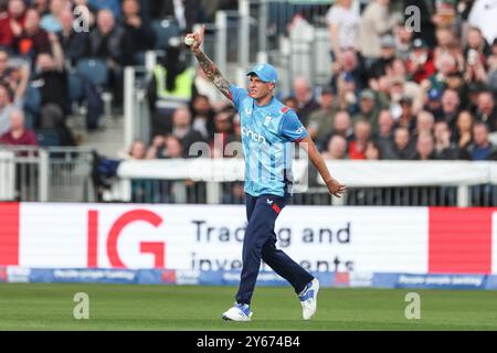 Chester Le Street, Großbritannien. September 2024. Brydon Carse aus England feiert den Fang von Glenn Maxwell aus Australien während des dritten Metro Bank One Day International Match England gegen Australien am 24. September 2024 in Chester-le-Street, Großbritannien, am 24. September 2024 in Chester-le-Street, Großbritannien. (Foto: Mark Cosgrove/News Images/SIPA USA) Credit: SIPA USA/Alamy Live News Stockfoto