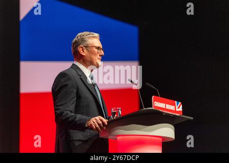 Liverpool, Großbritannien. SEPTEMBER 2024. Keir Starmer, Premierminister des Vereinigten Königreichs, spricht bei der Schlagzeilenrede der Labour Party-Konferenz. Credit Milo Chandler/Alamy Live News Stockfoto