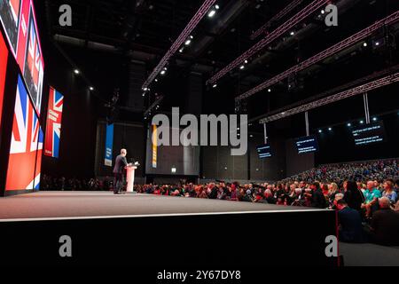 Liverpool, Großbritannien. SEPTEMBER 2024. Keir Starmer, Premierminister des Vereinigten Königreichs, spricht bei der Schlagzeilenrede der Labour Party-Konferenz. Credit Milo Chandler/Alamy Live News Stockfoto