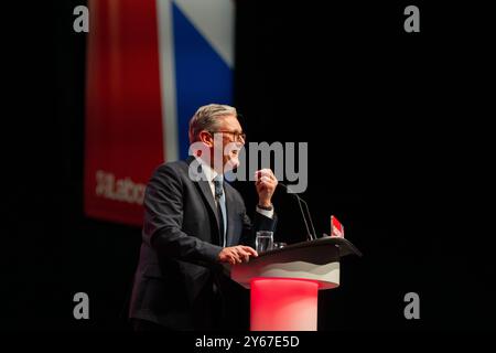 Liverpool, Großbritannien. SEPTEMBER 2024. Keir Starmer, Premierminister des Vereinigten Königreichs, spricht bei der Schlagzeilenrede der Labour Party-Konferenz. Credit Milo Chandler/Alamy Live News Stockfoto