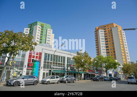 Staaken-Center, Hochhäuser, Obstallee, Rudolf-Wissel-Siedlung, Obstallee-Siedlung, Staaken, Spandau, Berlin, Deutschland *** Staaken Center, Hochhäuser, Obstallee, Rudolf Wissel Siedlung, Obstallee Siedlung, Staaken, Spandau, Berlin, Deutschland Stockfoto